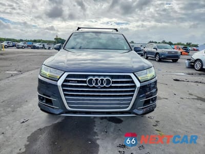 Piąte zdjęcie samochodu w środku: 2017 AUDI Q7 PRESTIGE VIN:WA1VAAF70HD020373 - miniatura