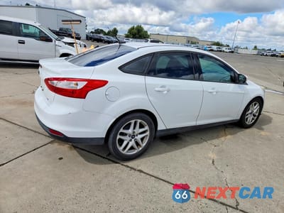 Trzecie zdjęcie samochodu z tyłu: 2014 FORD FOCUS SE VIN:1FADP3F21EL374636 - miniatura