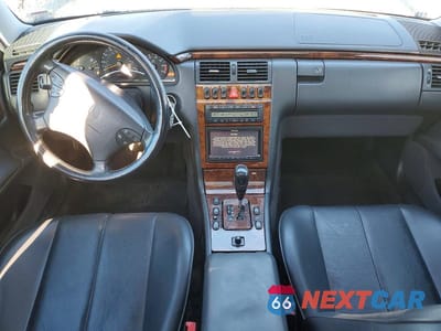 Zdjęcie 8 z 11 samochodu: 2001 MERCEDES-BENZ E 320 VIN:WDBJH65J21B284317 - miniatura
