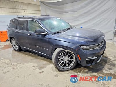Czwarte zdjęcie samochodu z boku: 2025 JEEP GRAND CHEROKEE SUMMIT VIN:1C4RJHEG1S8628081 - miniatura