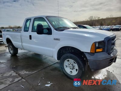 Czwarte zdjęcie samochodu z boku: 2006 FORD F250 SUPER DUTY VIN:1FTSX21596EA25632 - miniatura