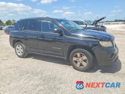 Czwarte zdjęcie samochodu z boku: 2014 JEEP COMPASS SPORT VIN:1C4NJCBA0ED829743 - miniatura