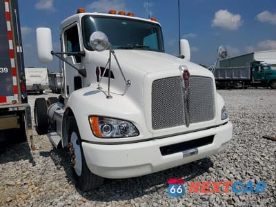 2015 KENWORTH T330 SEMI TRUCK 2XKHAJ7X8FM462735 - główne zdjęcie licytacji z USA - miniatura