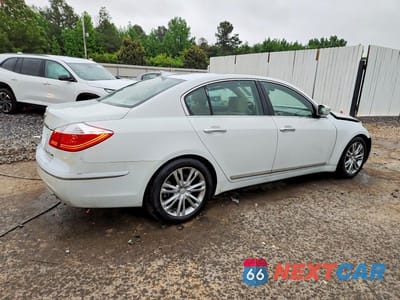 Trzecie zdjęcie samochodu z tyłu: 2011 HYUNDAI GENESIS 4.6L VIN:KMHGC4DF2BU139615 - miniatura