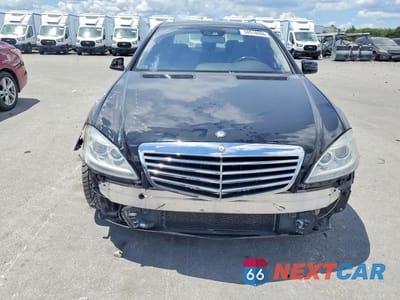 Piąte zdjęcie samochodu w środku: 2013 MERCEDES-BENZ S 550 VIN:WDDNG7DB8DA510074 - miniatura