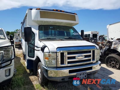 Czwarte zdjęcie samochodu z boku: 2015 FORD ECONOLINE E450 SUPER DUTY CUTAWAY VAN VIN:1FDFE4FS7FDA19752 - miniatura