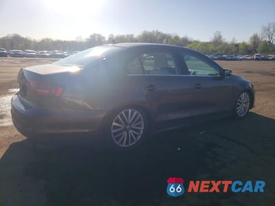 Trzecie zdjęcie samochodu z tyłu: 2016 VOLKSWAGEN JETTA SEL VIN:3VWL17AJXGM203430 - miniatura