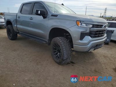 Czwarte zdjęcie samochodu z boku: 2023 CHEVROLET SILVERADO K1500 RST VIN:2GCUDEED4P1121918 - miniatura