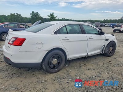 Trzecie zdjęcie samochodu z tyłu: 2019 FORD TAURUS POLICE INTERCEPTOR VIN:1FAHP2MK5KG103176 - miniatura
