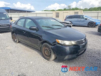 Czwarte zdjęcie samochodu z boku: 2013 KIA FORTE LX VIN:KNAFT4A2XD5738662 - miniatura