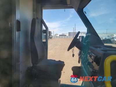 Zdjęcie 11 z 13 samochodu: 2012 ISUZU NPR DELIVERY VAN VIN:JALB4T176C7W00042 - miniatura