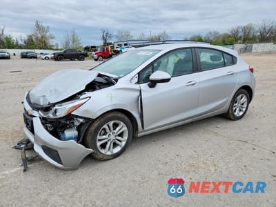 Drugie zdjęcie samochodu z przodu: 2019 CHEVROLET CRUZE LS VIN:3G1BC6SM3KS613494 - miniatura
