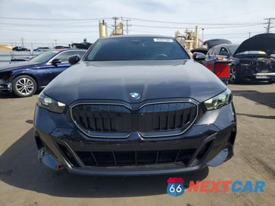Piąte zdjęcie samochodu w środku: 2026 BMW 530 I VIN:WBA43FJ09TCW65103 - miniatura