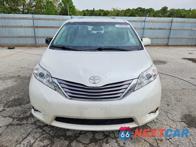 Piąte zdjęcie samochodu w środku: 2017 TOYOTA SIENNA XLE 8-PASSENGER VIN:5TDYZ3DC3HS821214 - miniatura
