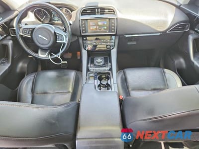 Zdjęcie 8 z 12 samochodu: 2018 JAGUAR F-PACE PRESTIGE VIN:SADCK2FX7JA351284 - miniatura
