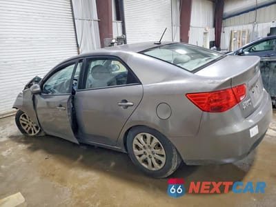 Drugie zdjęcie samochodu z przodu: 2010 KIA FORTE EX VIN:KNAFU4A25A5135613 - miniatura
