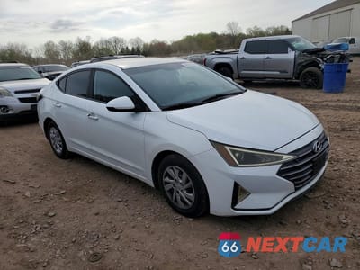 Czwarte zdjęcie samochodu z boku: 2019 HYUNDAI ELANTRA SE VIN:5NPD74LF0KH400456 - miniatura