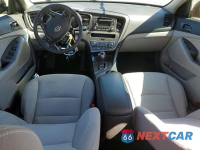 Zdjęcie 8 z 12 samochodu: 2012 KIA OPTIMA LX VIN:5XXGM4A77CG052220 - miniatura