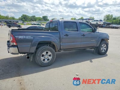 Trzecie zdjęcie samochodu z tyłu: 2015 TOYOTA TACOMA V6 VIN:5TFLU4EN4FX143871 - miniatura