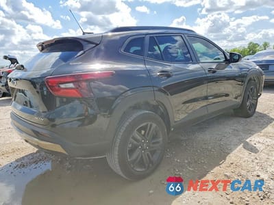 Trzecie zdjęcie samochodu z tyłu: 2025 CHEVROLET TRAX ACTIV VIN:KL77LKEP1SC283823 - miniatura