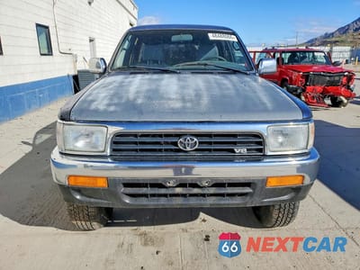Piąte zdjęcie samochodu w środku: 1995 TOYOTA 4RUNNER SR5 V6 VIN:JT3VN39W8S0192551 - miniatura