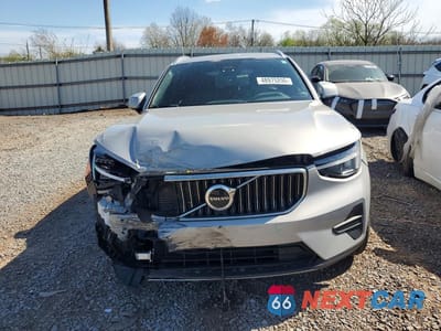 Piąte zdjęcie samochodu w środku: 2025 VOLVO XC40 CORE VIN:YV4L12UJ2S2470060 - miniatura