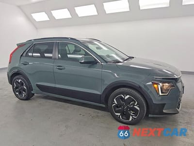 Czwarte zdjęcie samochodu z boku: 2023 KIA NIRO WIND VIN:KNDCR3L13P5036206 - miniatura