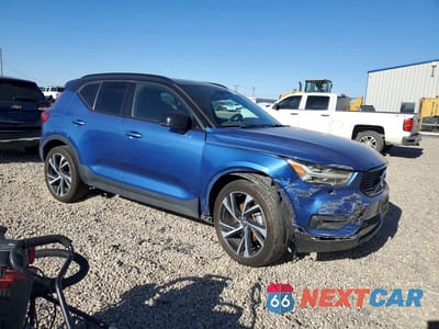 Czwarte zdjęcie samochodu z boku: 2021 VOLVO XC40 T5 R-DESIGN VIN:YV4162UM9M2492854 - miniatura