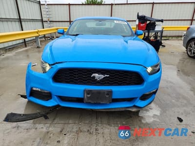 Piąte zdjęcie samochodu w środku: 2017 FORD MUSTANG VIN:1FA6P8AM9H5239394 - miniatura