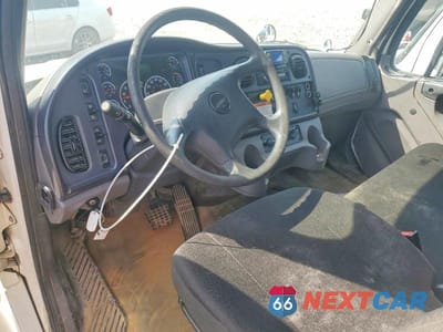 Zdjęcie 8 z 12 samochodu: 2017 FREIGHTLINER M2 106 MEDIUM DUTY VIN:1FVHCYCYXHHHZ3886 - miniatura