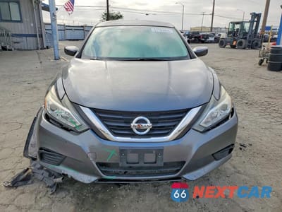 Piąte zdjęcie samochodu w środku: 2017 NISSAN ALTIMA 2.5 S VIN:1N4AL3AP8HN361974 - miniatura