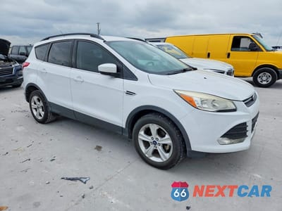 Czwarte zdjęcie samochodu z boku: 2015 FORD ESCAPE SE VIN:1FMCU0GX2FUA16895 - miniatura