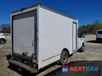 Trzecie zdjęcie samochodu z tyłu: 2010 FORD E350 DELIVERY TRUCK VIN:1FDSE3FL8ADB00155 - miniatura