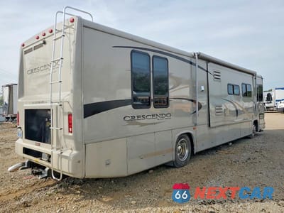 Czwarte zdjęcie samochodu z boku: 2005 FREIGLINER CHASSIS X LINE MOTOR HOME VIN:4UZAAHDC14CN62932 - miniatura