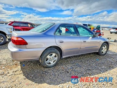 Trzecie zdjęcie samochodu z tyłu: 2000 HONDA ACCORD EX VIN:1HGCG1654YA045838 - miniatura