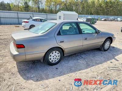Trzecie zdjęcie samochodu z tyłu: 1999 TOYOTA CAMRY LE VIN:4T1BG28K4XU592667 - miniatura