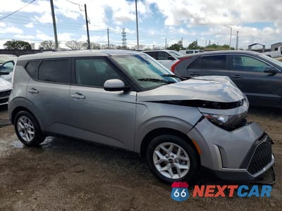 Czwarte zdjęcie samochodu z boku: 2025 KIA SOUL LX VIN:KNDJ23AU8S7929011 - miniatura