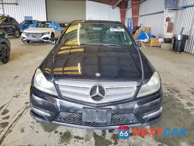 Piąte zdjęcie samochodu w środku: 2013 MERCEDES-BENZ C 250 VIN:WDDGF4HB7DA779400 - miniatura