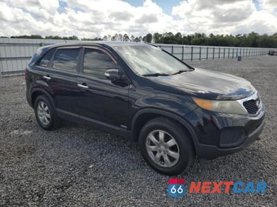 Czwarte zdjęcie samochodu z boku: 2011 KIA SORENTO LX VIN:5XYKTCA15BG014613 - miniatura