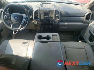 Zdjęcie 8 z 12 samochodu: 2019 FORD F350 SUPER DUTY VIN:1FD8W3F64KEC55850 - miniatura