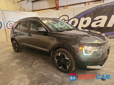 Czwarte zdjęcie samochodu z boku: 2023 KIA NIRO EV WIND VIN:KNDCR3L18P5072800 - miniatura