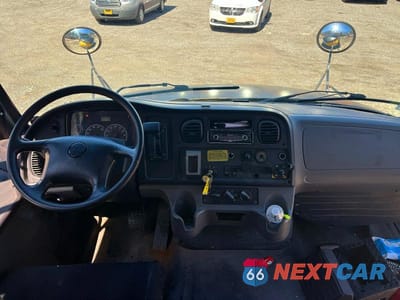 Zdjęcie 9 z 10 samochodu: 2011 FREIGHTLINER CHASSIS B2B VIN:4UZABRDUXBCAT8027 - miniatura