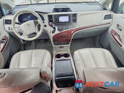 Zdjęcie 8 z 13 samochodu: 2014 TOYOTA SIENNA XLE 8-PASSENGER VIN:5TDYK3DC2ES442222 - miniatura