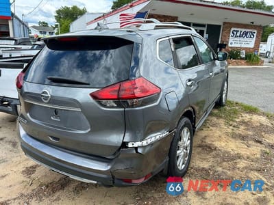Czwarte zdjęcie samochodu z boku: 2019 NISSAN ROGUE S VIN:5N1AT2MT4KC802057 - miniatura