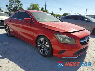 Czwarte zdjęcie samochodu z boku: 2018 MERCEDES-BENZ CLA 250 VIN:WDDSJ4EB3JN535650 - miniatura