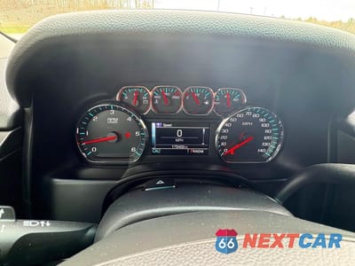 Zdjęcie 8 z 11 samochodu: 2016 CHEVROLET SUBURBAN K1500 LT VIN:1GNSKHKC5GR468229 - miniatura