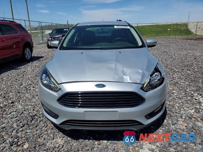 Piąte zdjęcie samochodu w środku: 2018 FORD FOCUS SE VIN:1FADP3FE5JL210181 - miniatura