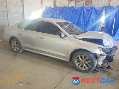 Czwarte zdjęcie samochodu z boku: 2016 VOLKSWAGEN PASSAT S VIN:1VWAT7A39GC020363 - miniatura