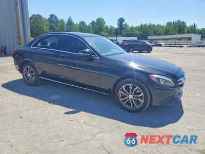 Czwarte zdjęcie samochodu z boku: 2015 MERCEDES-BENZ C 300 VIN:55SWF4JB1FU043819 - miniatura