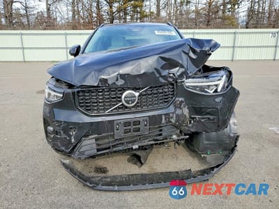Piąte zdjęcie samochodu w środku: 2024 VOLVO XC40 PLUS VIN:YV4L12UL5R2298179 - miniatura